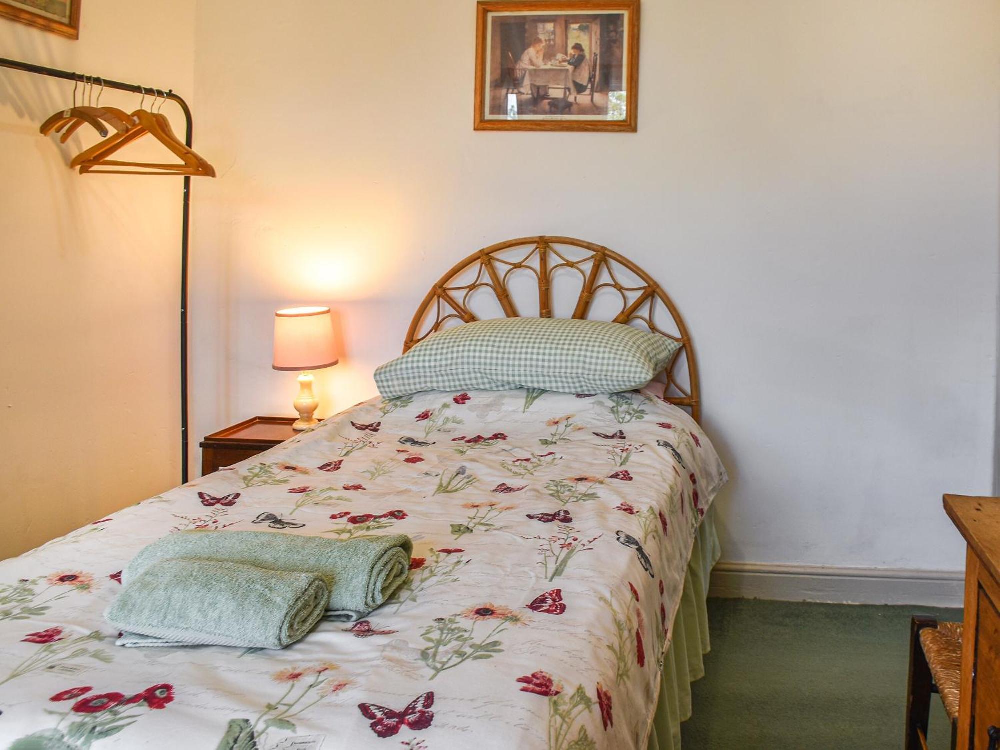 1 Brandiston Barn * Cawston
